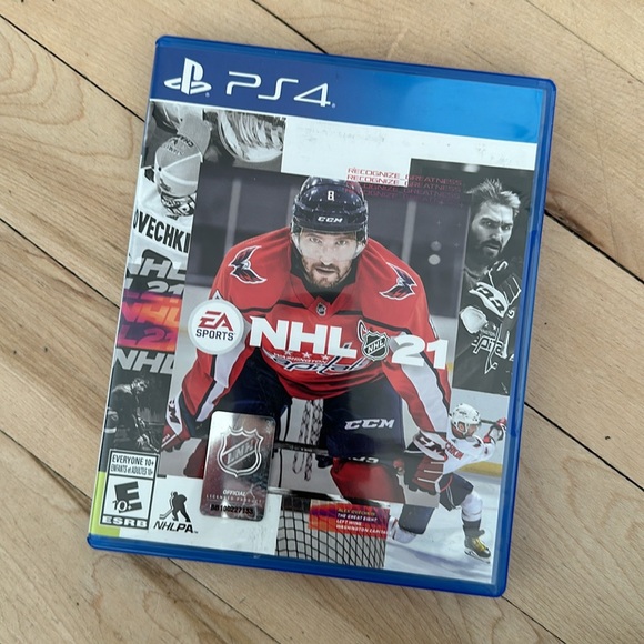 SOLD❗️PLAYSTATION 4 WITH 2 CONTROLLERS - Picture 2 of 3